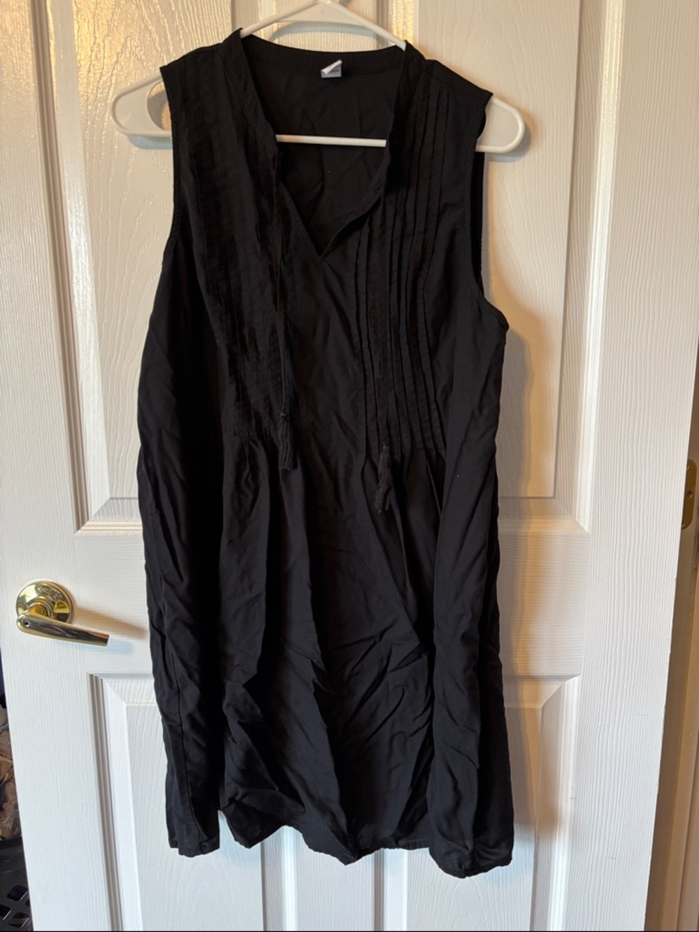 Old Navy Black Sleeveless Pintuck Tunic